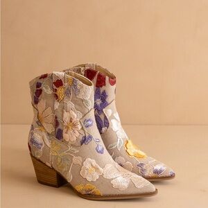 THE WANDA 3D FLORAL APPLIQUÉ OASIS SOCIETY embroidered western cowboy booties